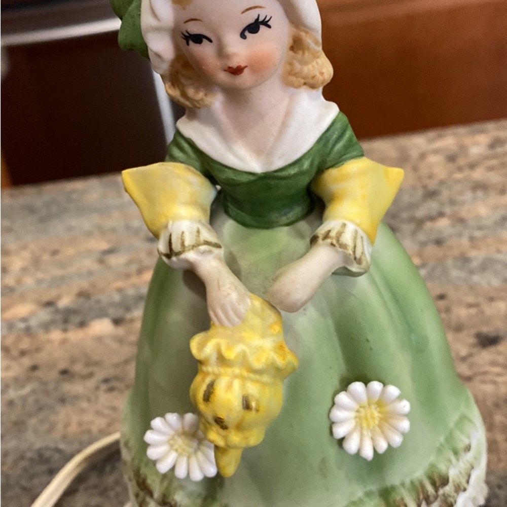 Aladdin Giftware Ceramic Victorian Female Figurine Portable Night Light/Lamp